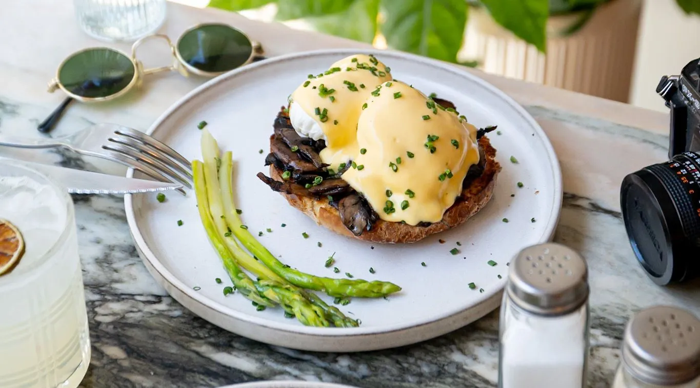 Mushroom eggs benedict
