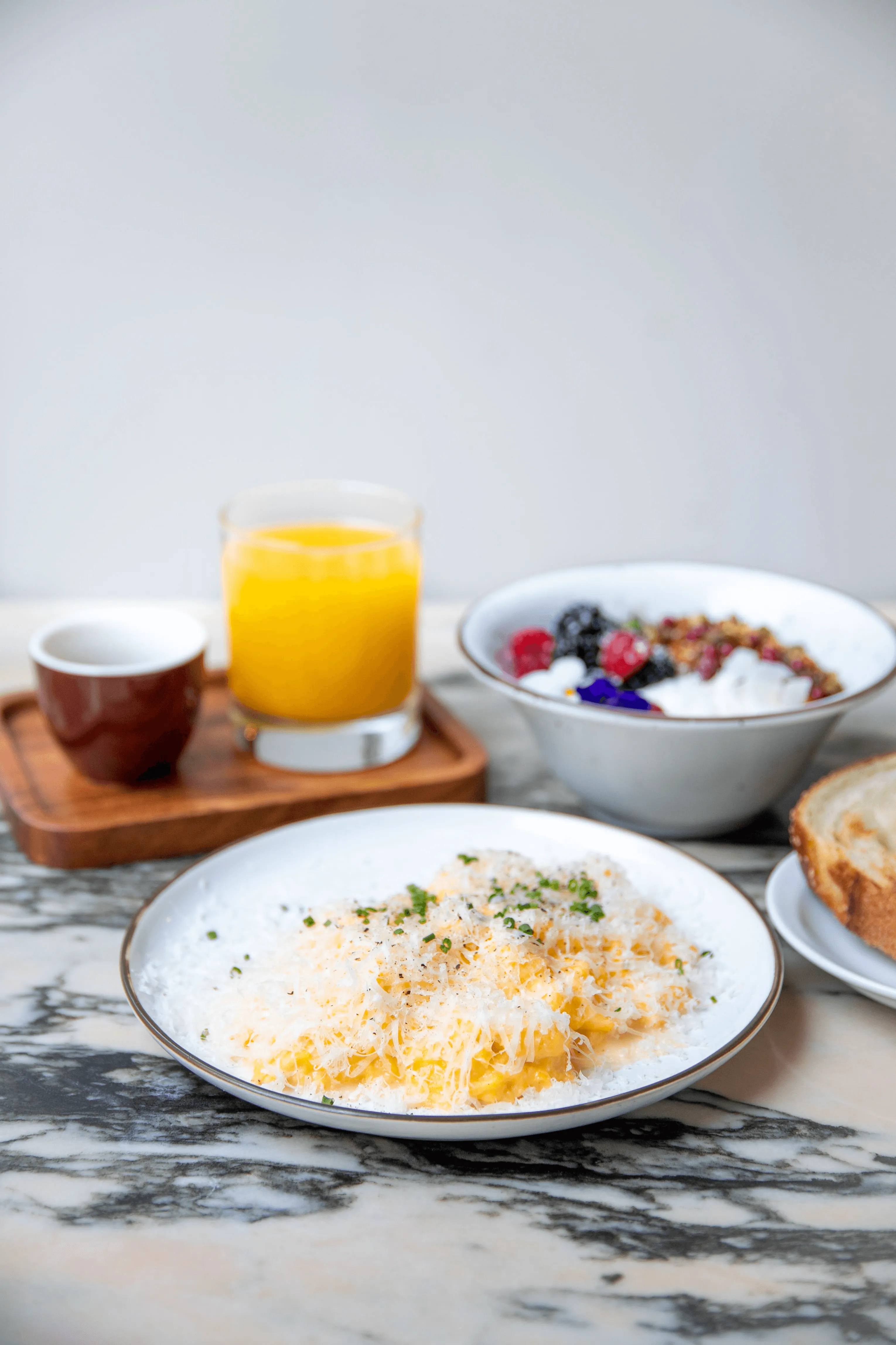 Screamy scrambled eggs with toast